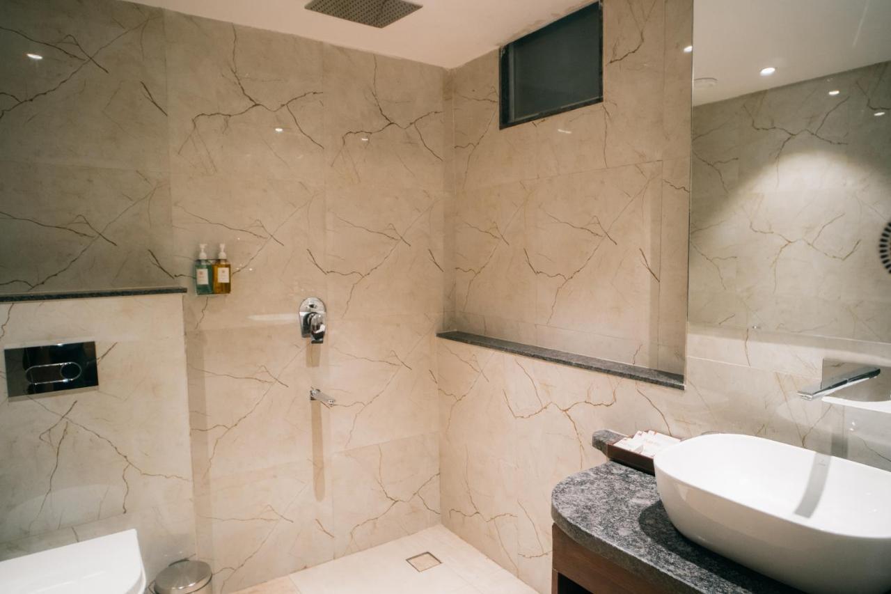 Playotel Premier Vijay Nagar Indore Exteriör bild
