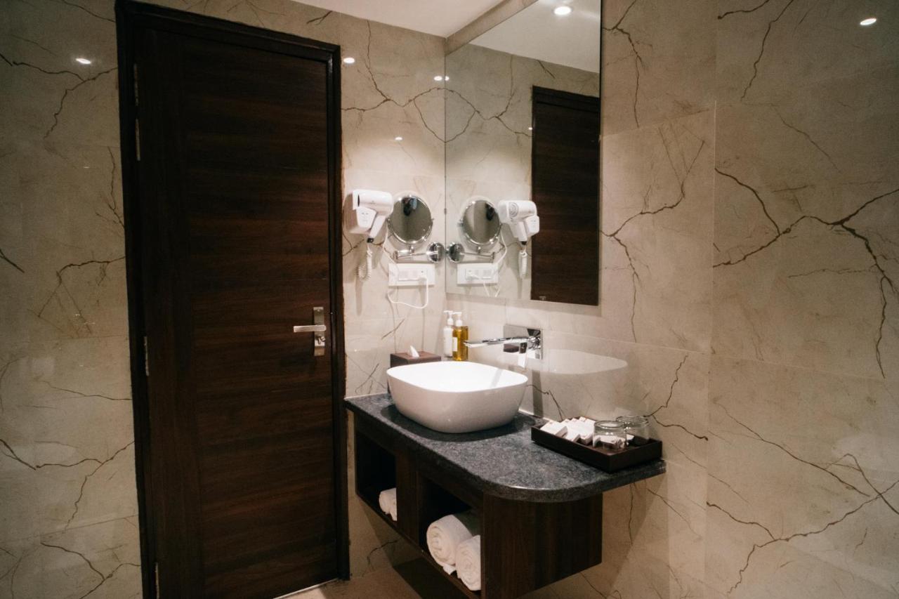 Playotel Premier Vijay Nagar Indore Exteriör bild