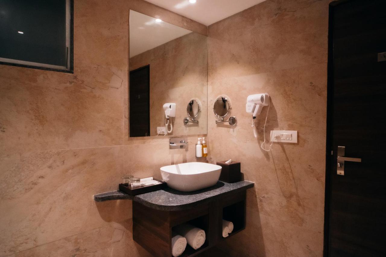 Playotel Premier Vijay Nagar Indore Exteriör bild