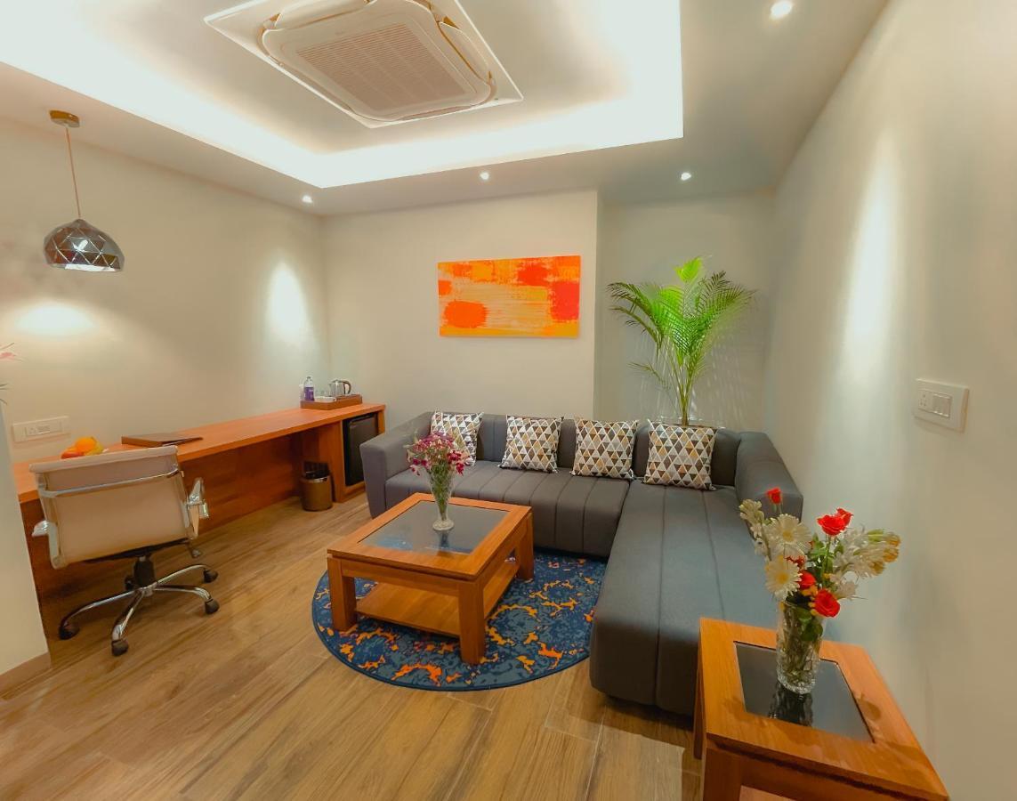Playotel Premier Vijay Nagar Indore Exteriör bild