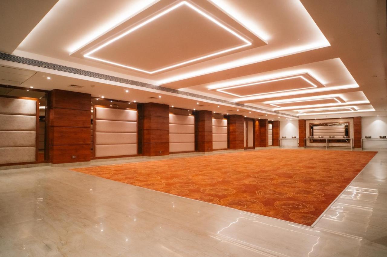 Playotel Premier Vijay Nagar Indore Exteriör bild