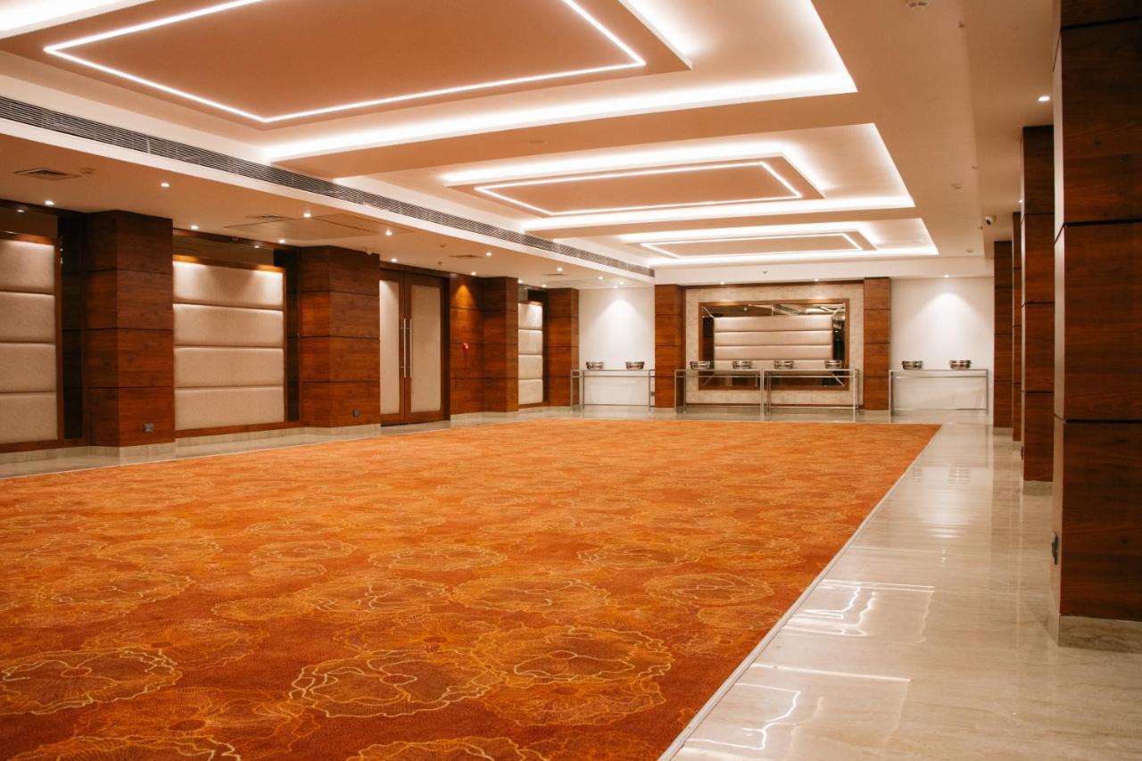 Playotel Premier Vijay Nagar Indore Exteriör bild