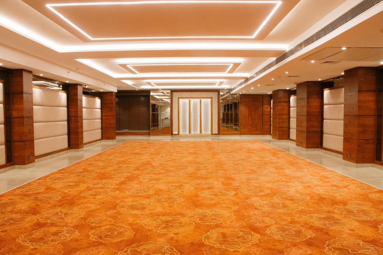 Playotel Premier Vijay Nagar Indore Exteriör bild