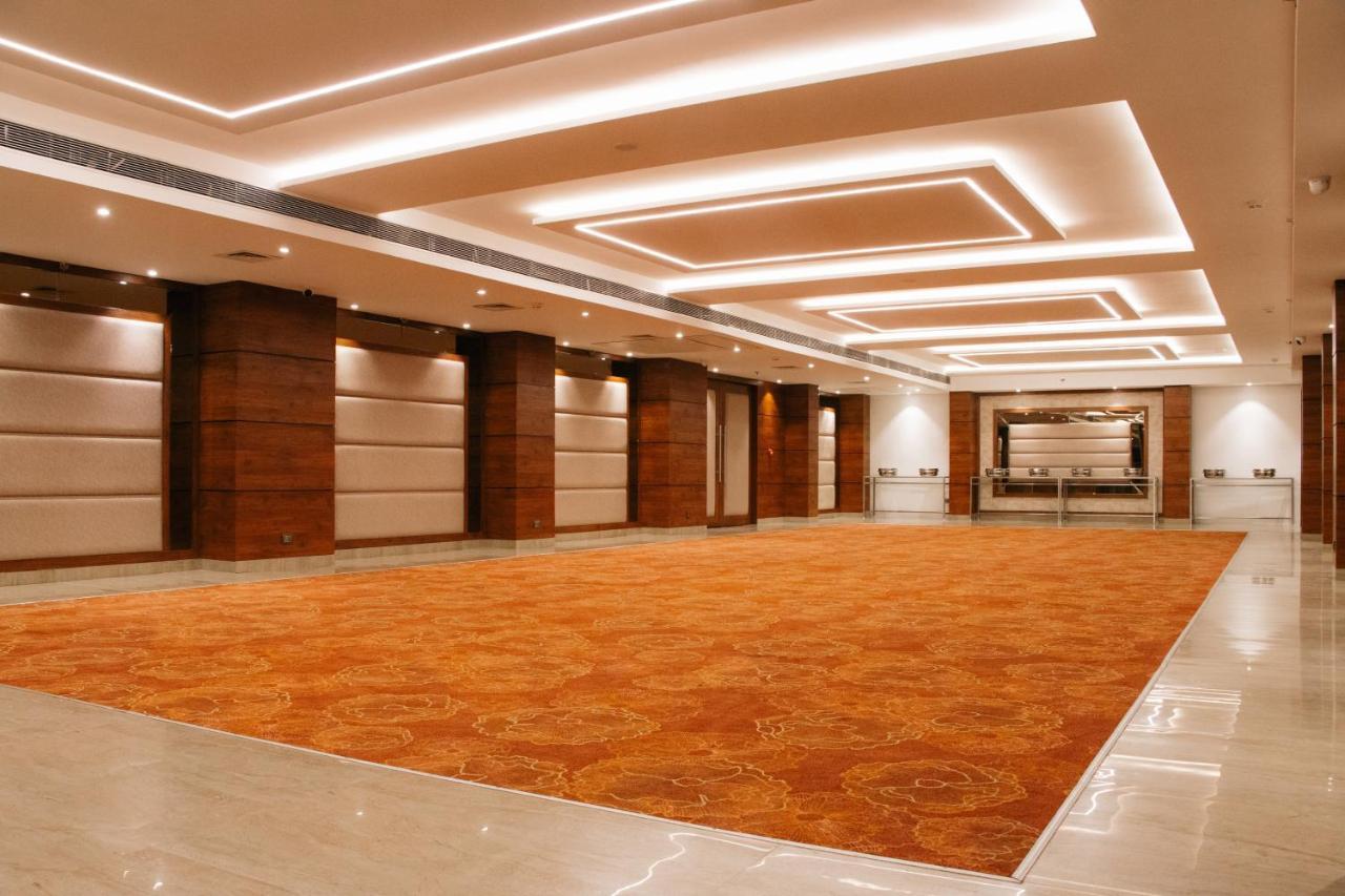 Playotel Premier Vijay Nagar Indore Exteriör bild
