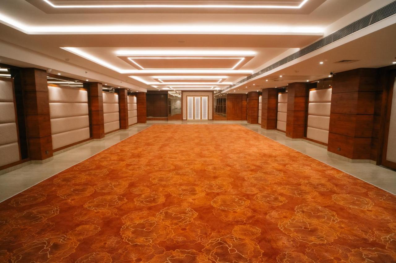 Playotel Premier Vijay Nagar Indore Exteriör bild